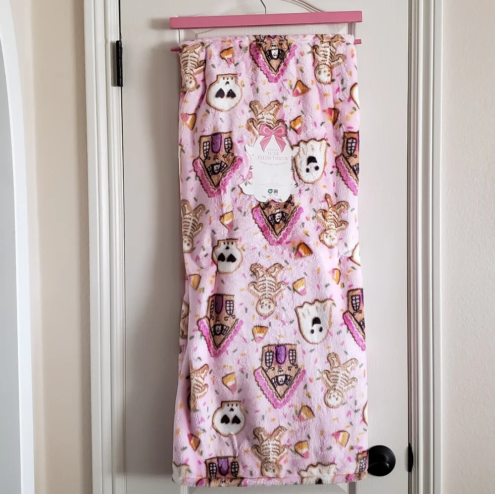 Halloween Gingerbread House Pink Throw Blanket 60 x 70 NWT